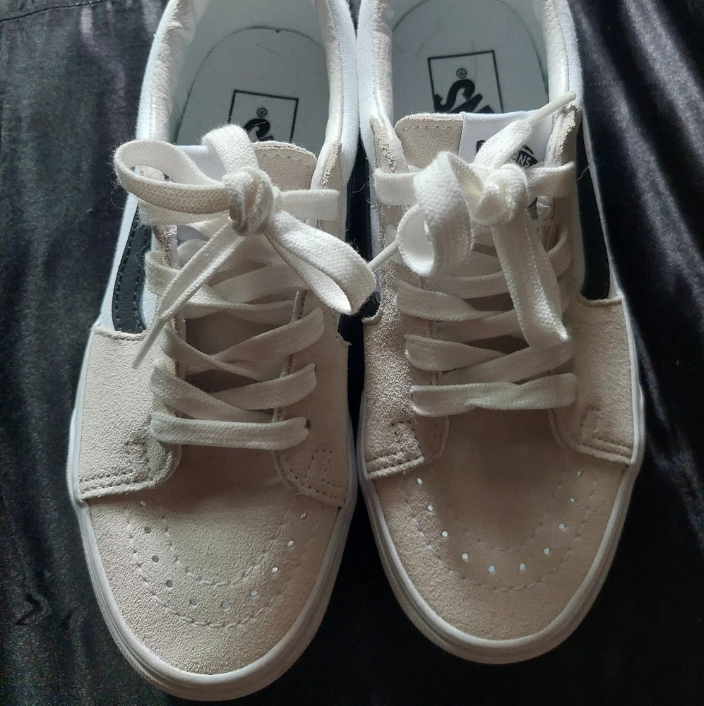 Vans Sk8-Low Unisex Black White Cream Contrast Sneakers NWOT Women's 5.5 Men's 4 - Picture 7 of 7